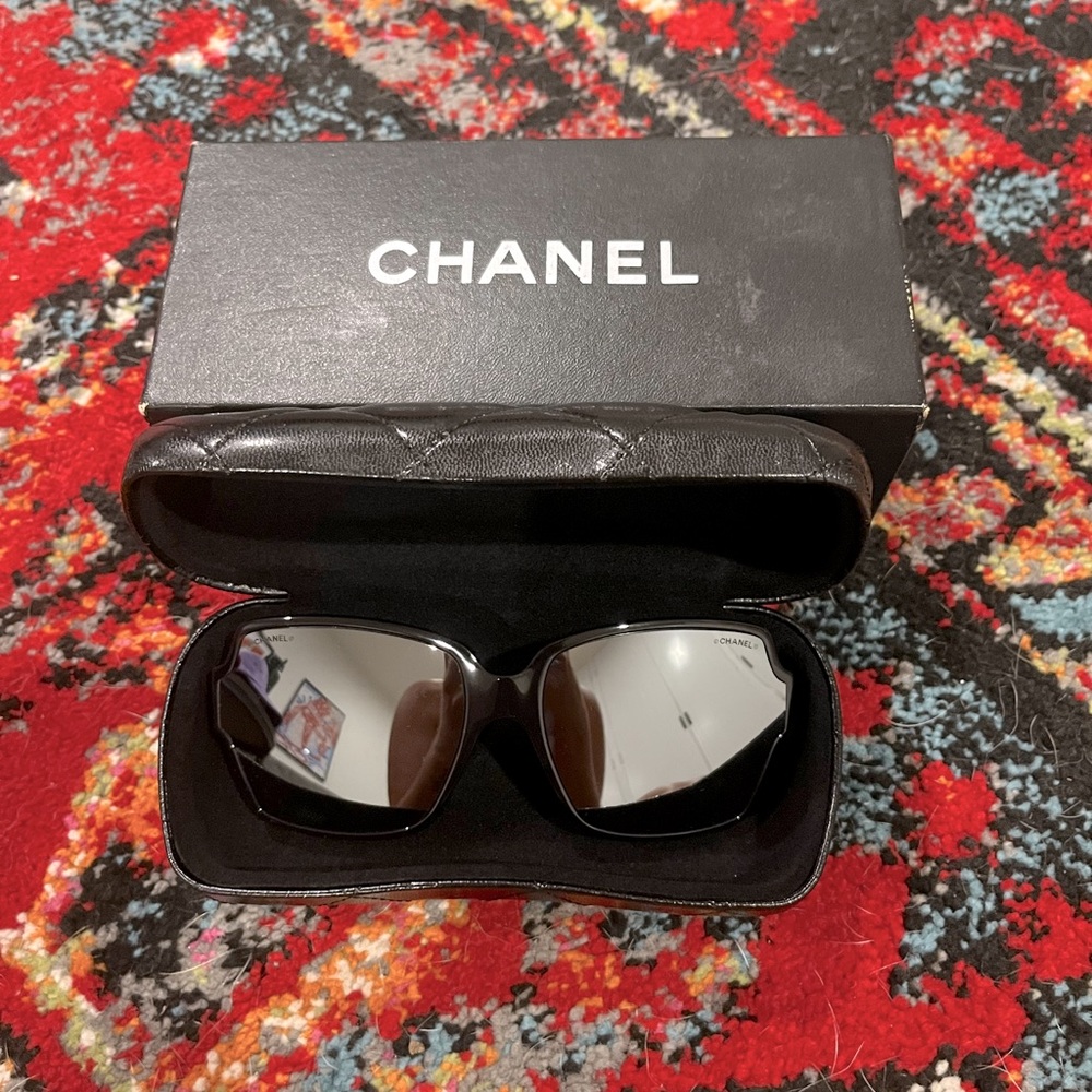 Authentic CHANEL Sunglasses! 🖤🕶